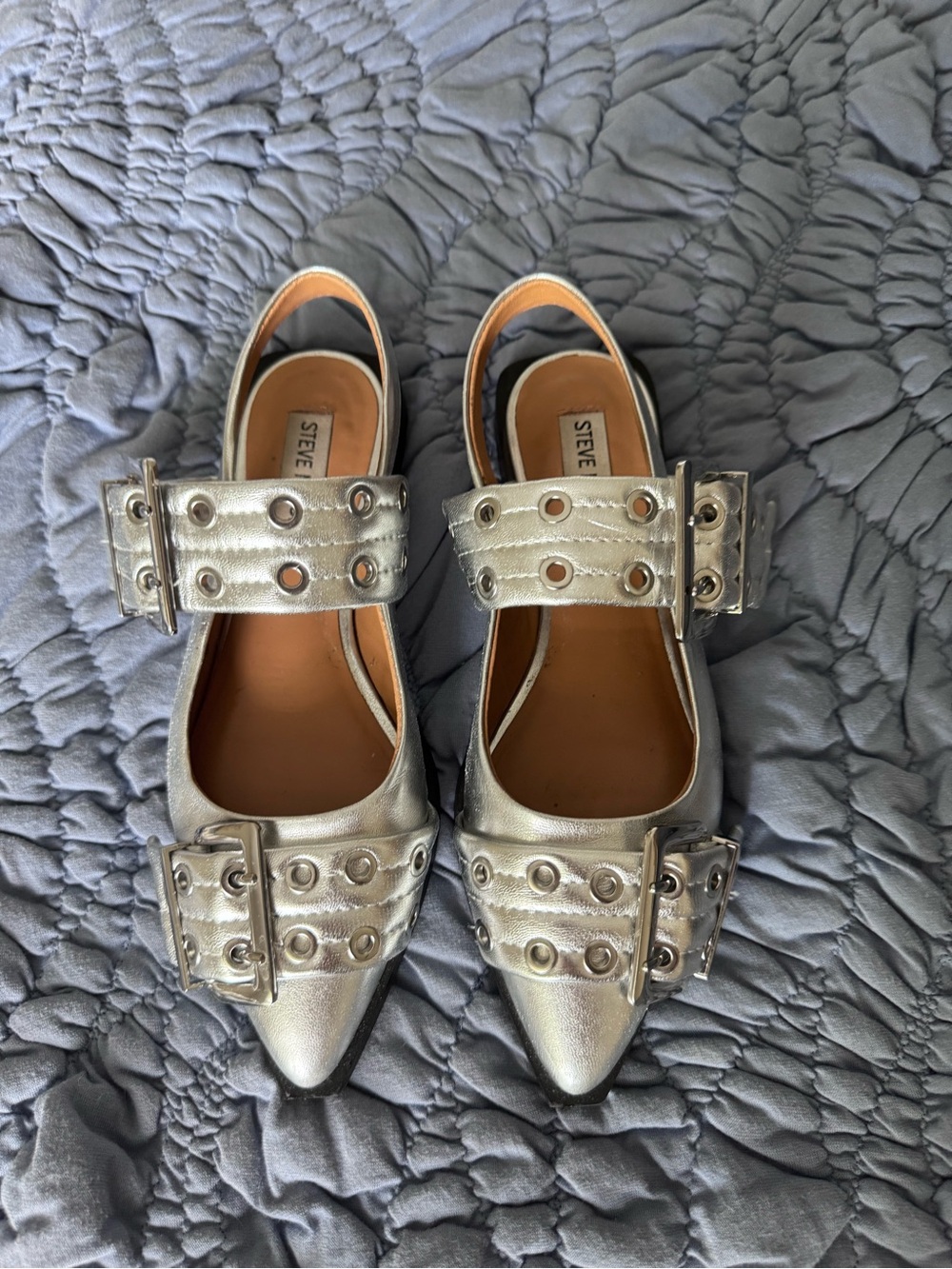 Steve Madden Metallic Silver Pointed-Toe Grommet Flats size 6